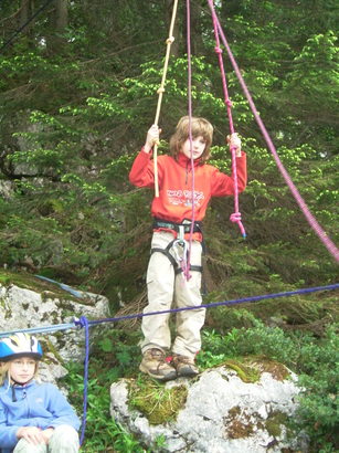 Laufen auf dem Seil, Mutprobe fuer Kinder
