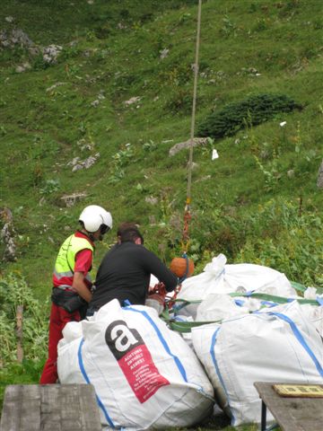 Frachtgut f&uuml;r den Hubschrauber