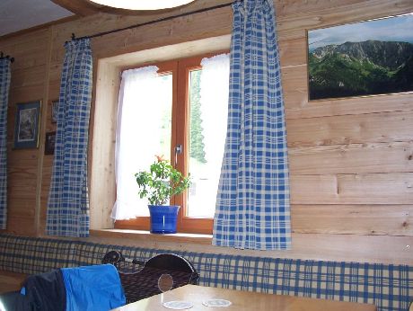 Huette innen, Seitenansicht