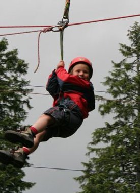 Rutschen auf dem Seil, Mutprobe fuer Kinder