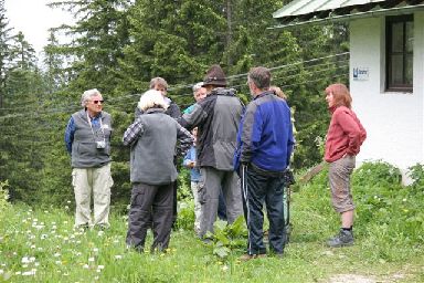 Eine nette Gruppe versammelt sich