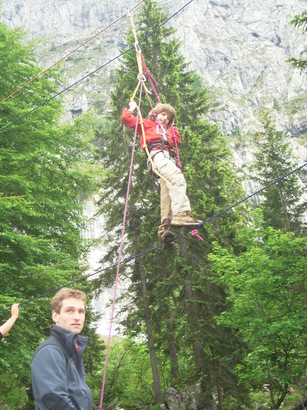 Laufen auf dem Seil, Mutprobe fuer Kinder