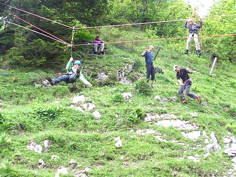 Laufen auf dem Seil, Mutprobe fuer Kinder