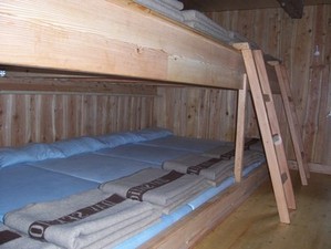 Matratzenlager der Hausstattalm (Nebengebaeude)