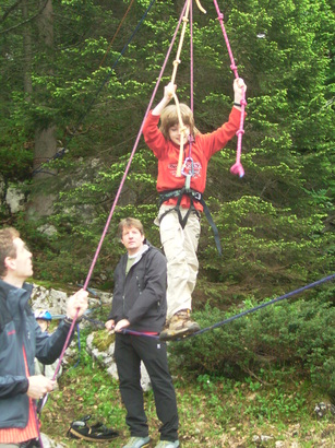 Laufen auf dem Seil, Mutprobe fuer Kinder
