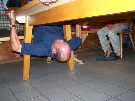 Pit beim Tischbouldern