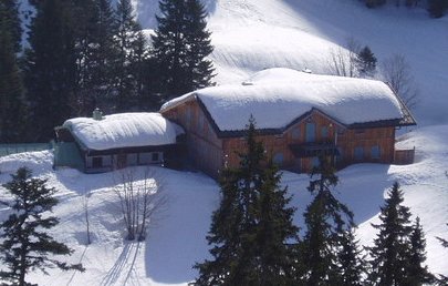Hütte im Schnee